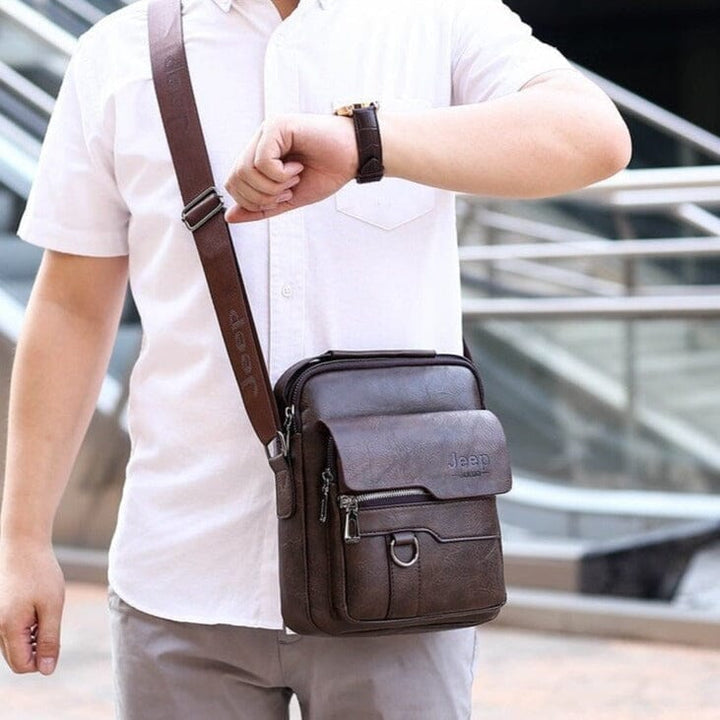 Bolsa de Ombro Masculina Jeep de Couro - Transversal Lanus Store 